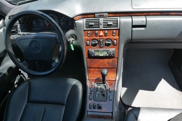 Mercedes Klasa E W210 1998 Mercedes E240 V6 aut Elegance 160000km Skóra Hak Grzane fotele 2xParktronik, zdjęcie 16