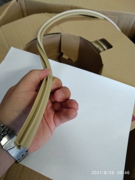 бежевый уплотнитель для межкомнатных дверей с притвором