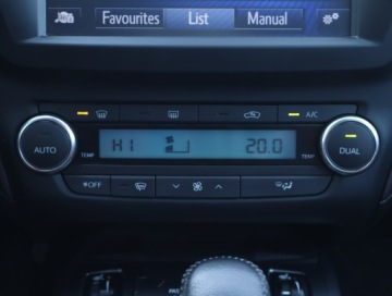 Toyota Avensis III Wagon Facelifting 2015 1.8 Valvematic 147KM 2017 Toyota Avensis 1.8 Valvematic, Salon Polska, zdjęcie 14