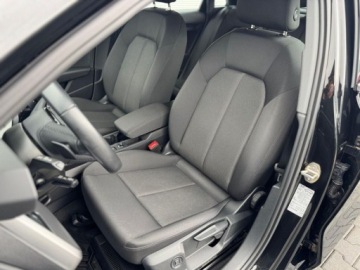 Audi A3 8Y Sportback 1.5 35 TFSI 150KM 2023 Audi A3 Sportback Kamera cofania ,Tempomat , Kluczyk komfortowy , Smartpho, zdjęcie 19