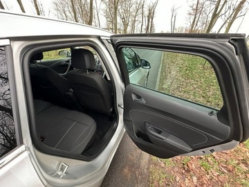 Opel Astra J Sports Tourer Facelifting 2.0 CDTI ECOTEC 165KM 2013 Opel Astra Sport Tourer 2.0 CDTI 165 KM 2013r. Xen, zdjęcie 26