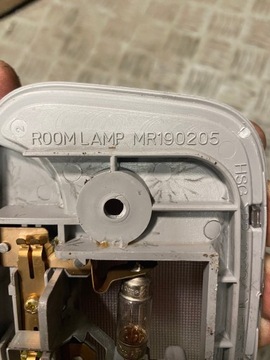 LAMPA POLSTROVÁNÍ MITSUBISHI OE MR190205