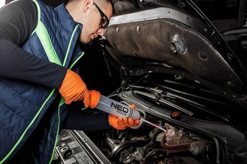 ШПРИЦ ДЛЯ ВСАСЫВАНИЯ МАСЛА ТОРМОЗНАЯ ЖИДКОСТЬ ТОПЛИВО 200 мл Ручная присоска NEO