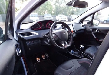Peugeot 2008 I SUV Facelifting 1.2 PureTech 130KM 2016 Peugeot 2008 1.2 benzyna GT, klima, alu, zarejestrowany 1.2 Benzyna 130KM, zdjęcie 12