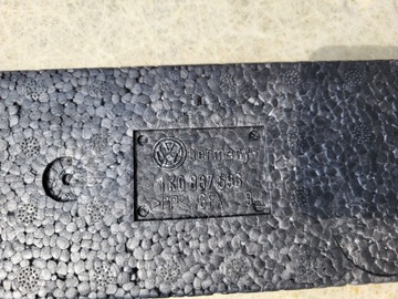 СЕРЫЙ ОТДЕЛИТЕЛЬ ДЛЯ СТЕКЛОВ VW GOLF V 5 5D OE