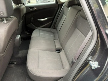 Opel Astra J Hatchback 5d 1.4 Turbo ECOTEC 120KM 2011 Opel Astra 1.4 turbo 120 KM Sportowe fotele Alu 18, zdjęcie 11