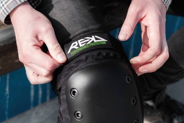 Наколенники REKD Energy Ramp L черные