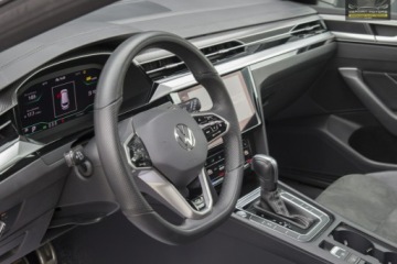 Volkswagen Arteon Fastback Facelifting 2.0 TSI 190KM 2022 Volkswagen Arteon R line / Matrixy / Hak, zdjęcie 16