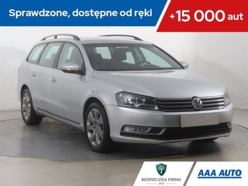 Volkswagen Passat B7 Variant 1.6 TDI CR DPF BlueMotion 105KM 2011 VW Passat 1.6 TDI, Navi, Klima, Klimatronic