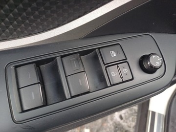 Toyota C-HR I Crossover Facelifting 1.8 Hybrid 122KM 2020 Toyota C-HR 1.8 Hybrid GPF Comfort 1.8 Hybrid GPF, zdjęcie 21