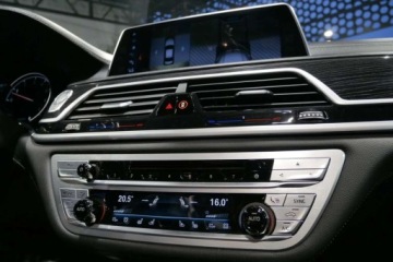 BMW Seria 7 G11-G12 Sedan 750i 450KM 2018 BMW Seria 7 Pneumat M Pakiet HeadUp Radar Dociagi Masaz Wentyl Harman Bezwp, zdjęcie 21