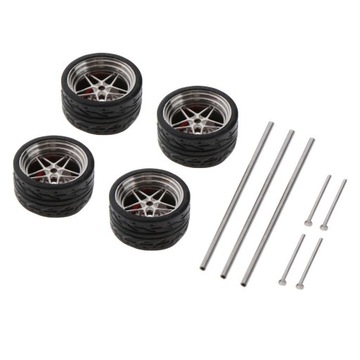 2 комплекта автомобилей в масштабе 1/64 на ходу.