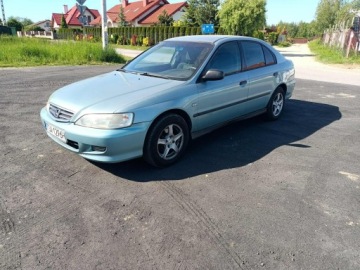 Honda Accord VI Sedan 1.8 i 136KM 2001
