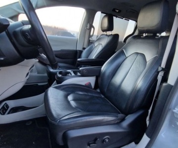 Chrysler Pacifica II 3.6 V6 291KM 2020 Chrysler Pacifica 3.6 V6 291KM Skora LED El. DrzwiKlapa 3.6 Benzyna 291KM, zdjęcie 7