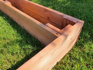 Деревянная песочница с местом для хранения