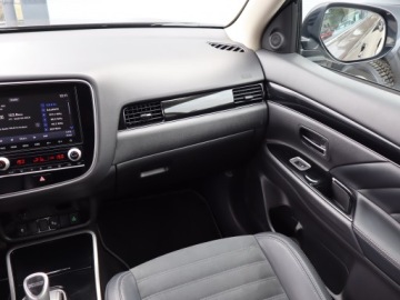 Mitsubishi Outlander III SUV PHEV Facelifting 2020 2.4 PHEV 224KM 2020 Mitsubishi Outlander 2.4 PHEV, Salon Polska, zdjęcie 7
