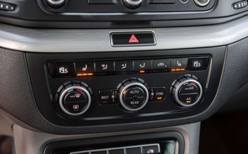 Volkswagen Sharan II Van 2.0 TSI 200KM 2014 Volkswagen Sharan 2.0B 200Ps Ledy Xenony Automat 7 Foteli Alkantara Klimat, zdjęcie 27