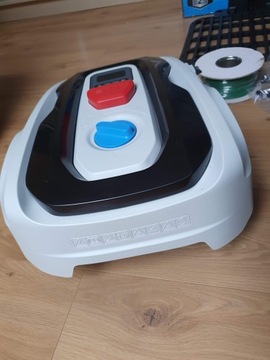 Робот-косилка MacAllister MRM250 (WORX S300)