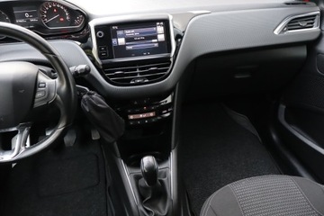 Peugeot 208 I Hatchback 5d Facelifting 1.2 PureTech 110KM 2016 Peugeot 208 1.2 PureTech, Salon Polska, zdjęcie 7