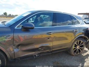 Porsche Cayenne III 2021 Porsche Cayenne E-Hybrid 2021 3.0l 3.0 Hybryda 335KM, zdjęcie 2