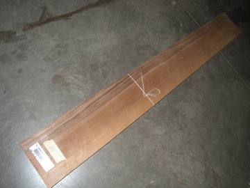 Paczka forniru orzech włoski LE2/116 4,16 m.kw.