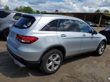 Mercedes GLC C253 2018 Mercedes-Benz GLC 300, 2018r., 4x4, 2.0L 2.0 Benzyna 241KM, zdjęcie 2