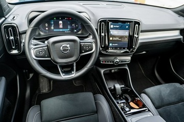 Volvo XC40 Crossover Facelifting 2.0 B4 197KM 2024 Volvo XC 40 B4 Ultra Dark Mild Hybrid Benzyna, zdjęcie 14