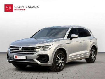 Volkswagen Touareg III SUV 3.0 V6 SCR TDI 286KM 2018 Volkswagen Touareg R-Line DCC Matrix LED Tempomat ACC Panorama Serwis
