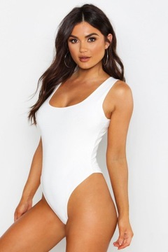 3D37 KREMOWE GŁADKIE BODY STRINGI BOOHOO L
