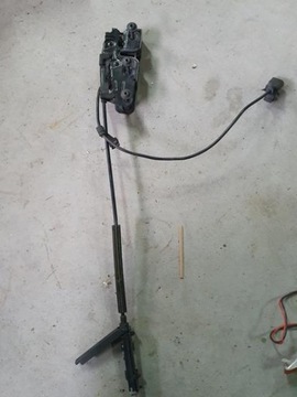 AUDI Q5 ZAMEK MASKI LINKA 8K0823509F