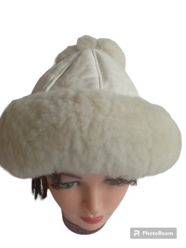 Skórzana czapka naturalne futro pompon U