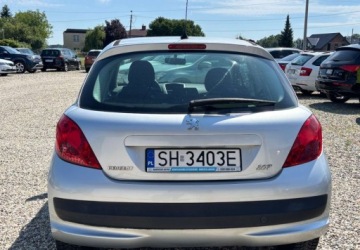 Peugeot 207 Hatchback 5d 1.4 VTi 95KM 2009 Peugeot 207 2009 r. 1.4 Benzyna 95KM, zdjęcie 4