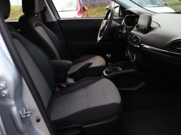 Fiat Tipo II Hatchback Facelifting 1.6 MultiJet 130KM 2022 Fiat Tipo 1.6 MultiJet, Salon Polska, zdjęcie 8