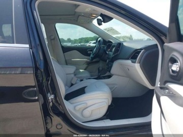 Jeep Cherokee V 2021 Jeep Cherokee Latitude Plus 2021 2.4l 2.4 Benzyna 180KM, zdjęcie 9