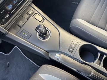 Toyota Auris II Touring Sports Facelifting 1.8 Hybrid 136KM 2017 Toyota Auris Hybrid 135 Premium II (2012-) Hybrid, zdjęcie 17