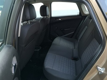 Opel Astra J Hatchback 5d Facelifting 1.6 Twinport ECOTEC 115KM 2013 Opel Astra 1,6 16v 116KM Klima LIFT Isofix Ledy, zdjęcie 16