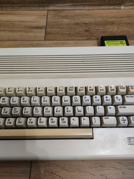 Компьютер Commodore 64 + картридж