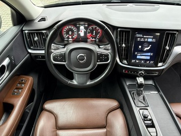 Volvo V60 II  Kombi 2.0 T4 190KM 2020 Volvo V60 2.0 T4 190 KM Automat Skóry Hak FV23%, zdjęcie 17