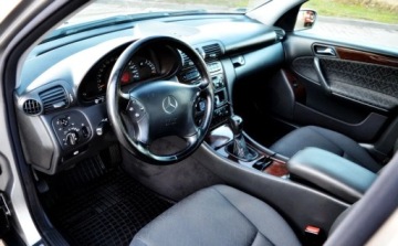 Mercedes Klasa C W203 Sedan W203 2.1 (C 220 CDI) 143KM 2004 Mercedes-Benz Klasa C Klimatyzacja, Tempomat, Zadbany, Serwisowany 2.1, zdjęcie 9