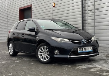 Toyota Auris II 2014 Toyota Auris 1.8 Hybrid 99 KM Super Stan