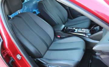 Peugeot 2008 II e-SUV Elektryczny 50kWh 136KM 2022 Peugeot 2008 e-2008 Allure 2022 fV23 Elektryczny 136KM, zdjęcie 13