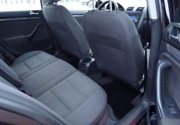 Volkswagen Jetta V 1.9 TDI 105KM 2006 Volkswagen Jetta 1.9tdi,klima,zarejestrowany 1.9 Diesel 105KM, zdjęcie 9