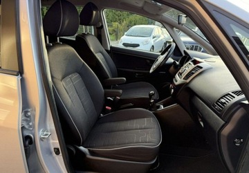 Kia Venga Mikrovan 1.6 DOHC CVVT 125KM 2015 Kia Venga 1,6 125KM Klimatronik Sewis 1Wlasciciel 1.6 Benzyna 125KM, zdjęcie 20