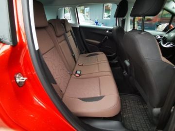 Peugeot 2008 I SUV Facelifting 1.2 PureTech 82KM 2016 PEUGEOT 2008 Salon PL, Bezwypadkowy, 1 Właściciel, Po wymianie rozrządu, zdjęcie 5