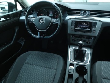 Volkswagen Passat B8 Variant 1.6 TDI BlueMotion SCR 120KM 2016 VW Passat 1.6 TDI, Salon Polska, Klima, zdjęcie 6