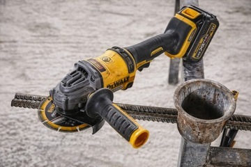 Угловая шлифовальная машина 125 мм 54В DeWalt DCG414NT