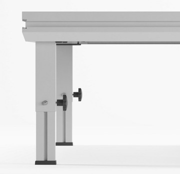 Размеры сцены: 4мх3м (12м2) со ступенькой и транспортной тележкой.