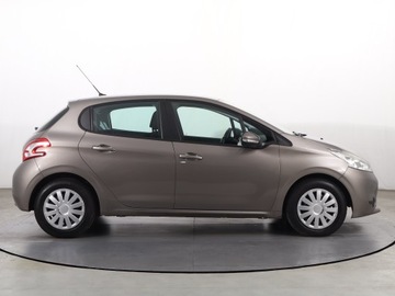 Peugeot 208 I Hatchback 3d 1.2 VTI 82KM 2014 Peugeot 208 1.2 PureTech, Navi, Klima, Tempomat, zdjęcie 5