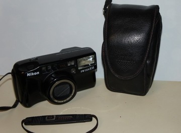 Aparat analogowy NIKON TW ZOOM 105 w etui