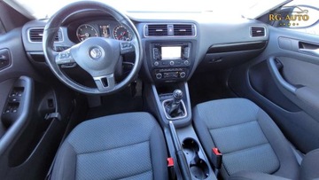 Volkswagen Jetta VI Sedan 1.6 TDI CR DPF 105KM 2013 Volkswagen Jetta 1.6TDI Serwis Oryginal 211Tkm..., zdjęcie 31